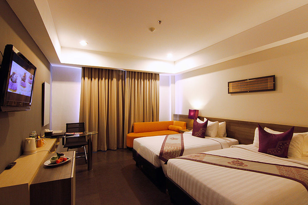 Truntum Padang Hotel Exterior photo